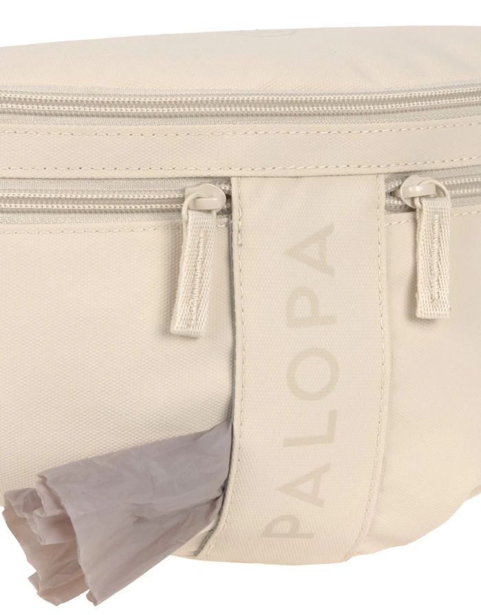Leckerlibeutel Emma in Creme – vielseitige Bauchtasche für Hundebesitzer:innen mit Leckerlifach, Kotbeutelspender und Reißverschlussfach. Wasserabweisend, pflegeleicht und nachhaltig gefertigt aus recyceltem Polyester.