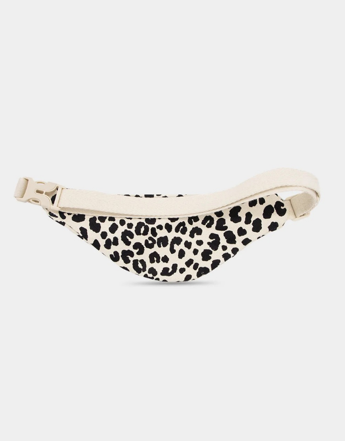 Hindbag Kinder Bauchtasche Augustin Leo Écru aus GOTS-zertifizierter Bio-Baumwolle mit Leopardenmuster und verstellbarem Gurt