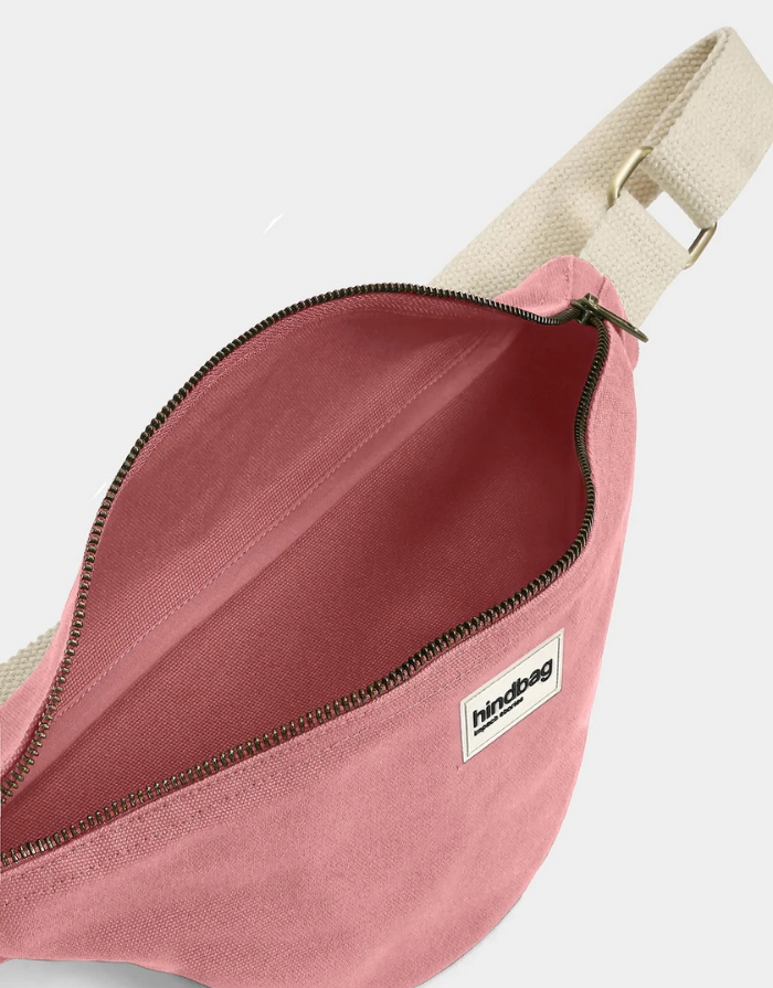 Hindbag Fanny Pack Olivia in Blush aus GOTS-zertifizierter Bio-Baumwolle mit verstellbarem Schultergurt. Details view