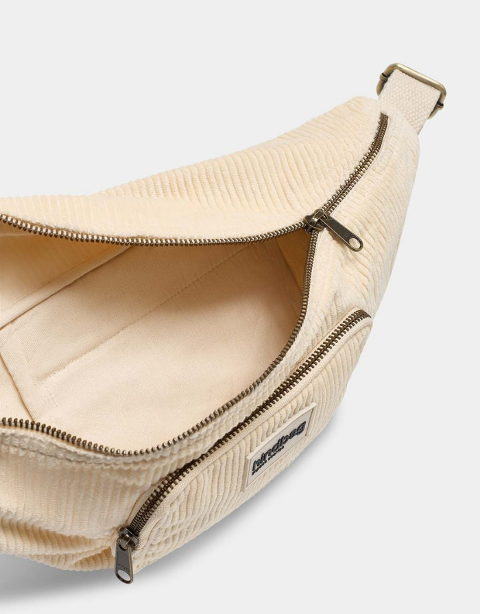 Hindbag Fanny Pack Sofia XL in Kord Beige aus GOTS-zertifizierter Bio-Baumwolle mit zwei Reißverschluss-Außentaschen und verstellbarem Schultergurt. Details view