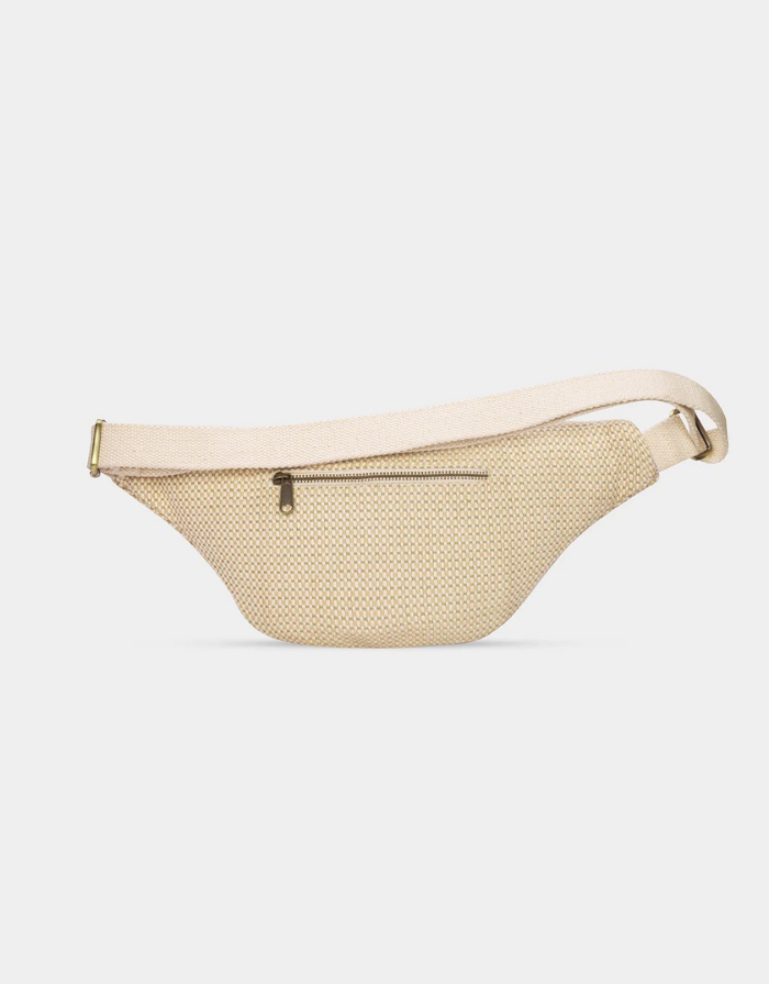 Hindbag Fanny Pack Sofia XL in Naturweiß Geflecht aus GOTS-zertifizierter Bio-Baumwolle mit zwei Reißverschluss-Außentaschen und verstellbarem Schultergurt. Rückseite