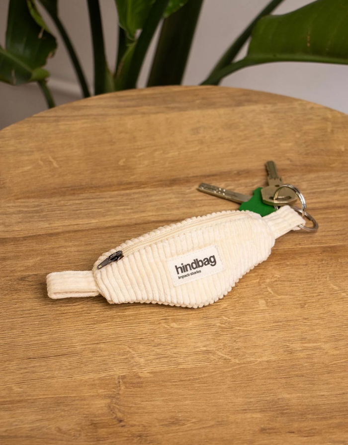 Hindbag Schlüsselanhänger Côme Kord Beige – Frontansicht mit Reißverschluss und silbernem Schlüsselring
