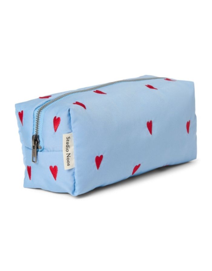 Studio Noos Kosmetiktasche Puffy Light Blue Hearts mit hellblauem Herzmuster.