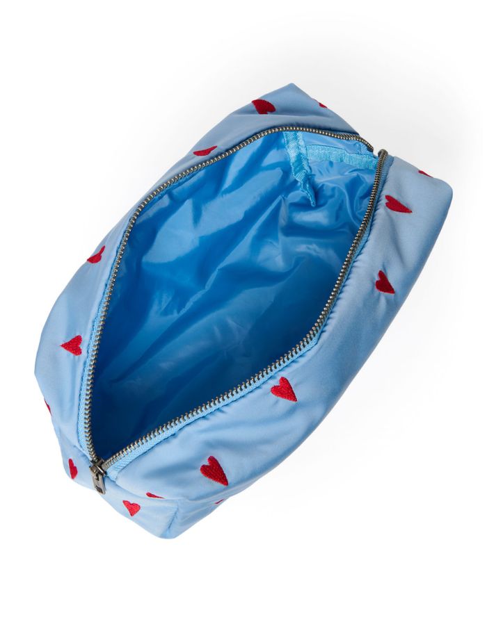 Studio Noos Kosmetiktasche Puffy Light Blue Hearts mit hellblauem Herzmuster. 