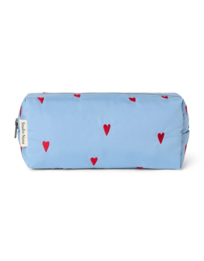 Studio Noos Kosmetiktasche Puffy Light Blue Hearts mit hellblauem Herzmuster.