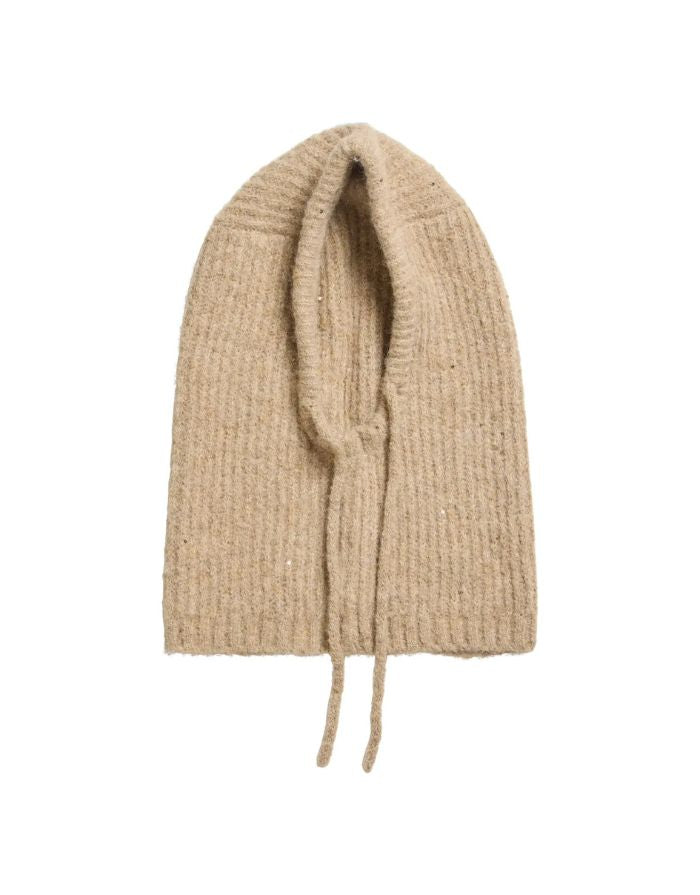 Gestrickte Vikenzia Balaclava von VILA in Natural Melange mit funkelnden Pailletten und Bindebändern.