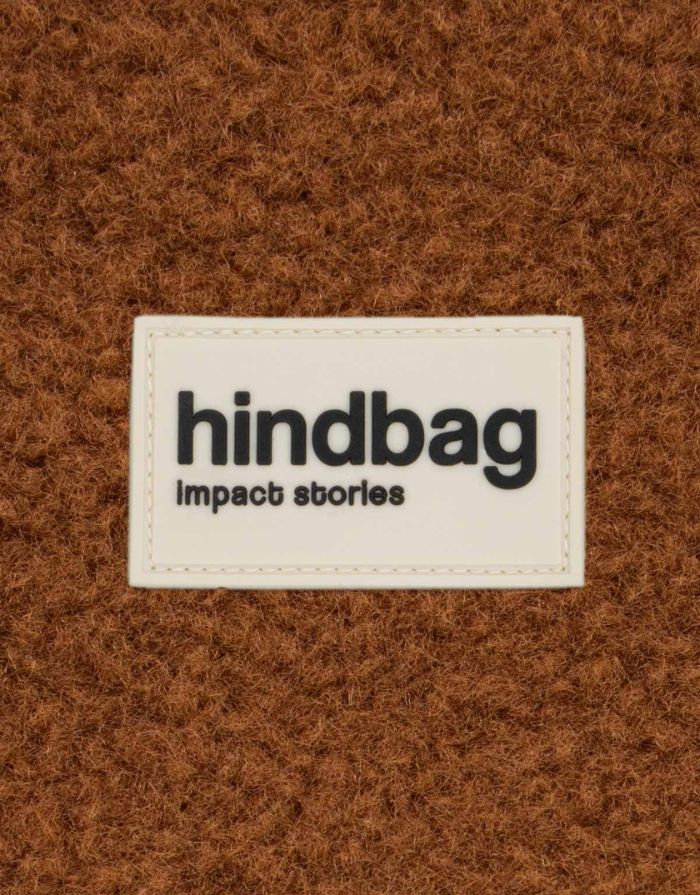  Hindbag Fanny Pack Olivia Teddy Braun aus weichem Teddy-Material mit verstellbarem Gurt.
