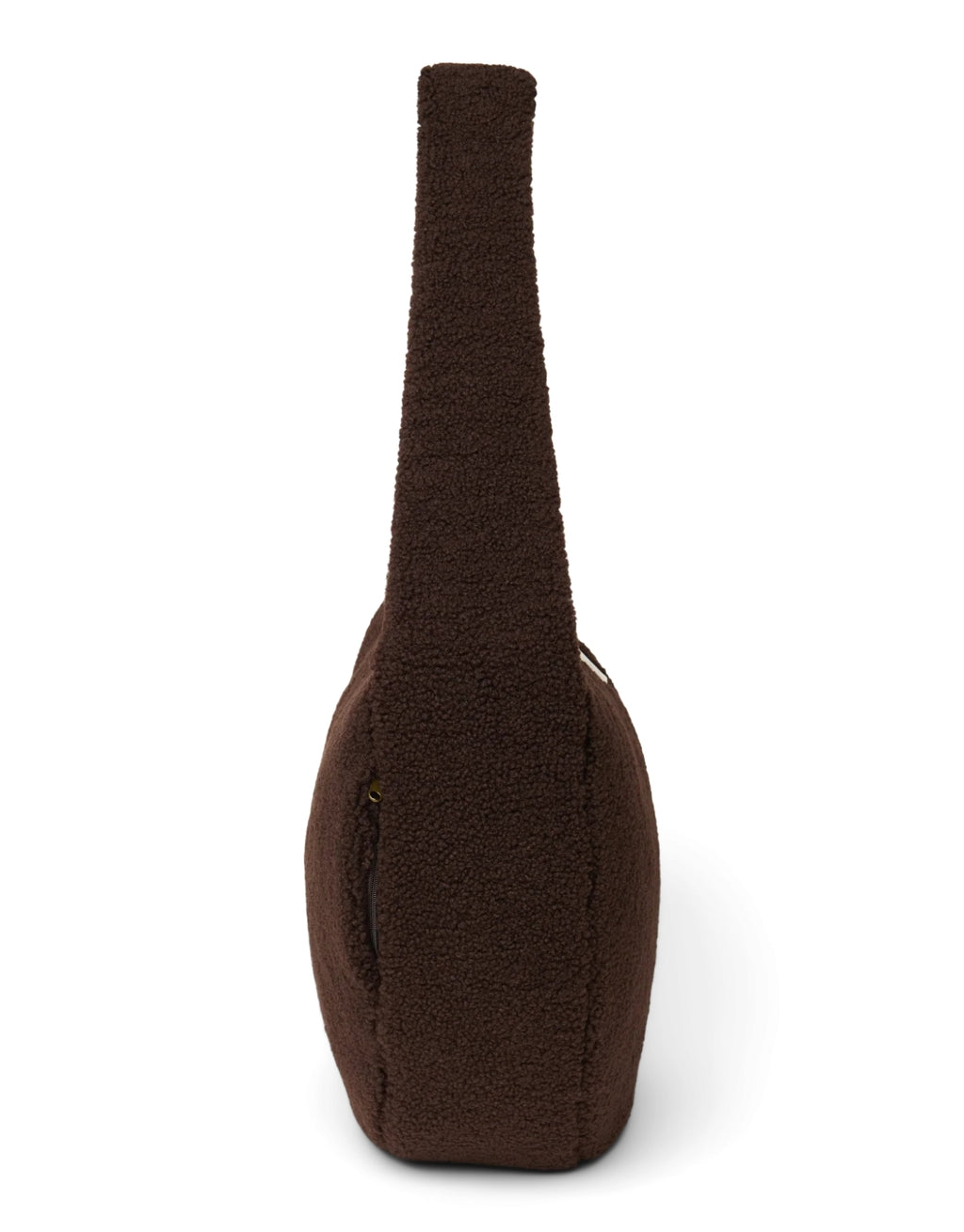 Schokoladenbraune Cross Body Umhängetasche Chocolate Teddy von Studio Noos aus weichem Teddy-Material mit Seitentaschen und Platz für einen 13-Zoll-Laptop.