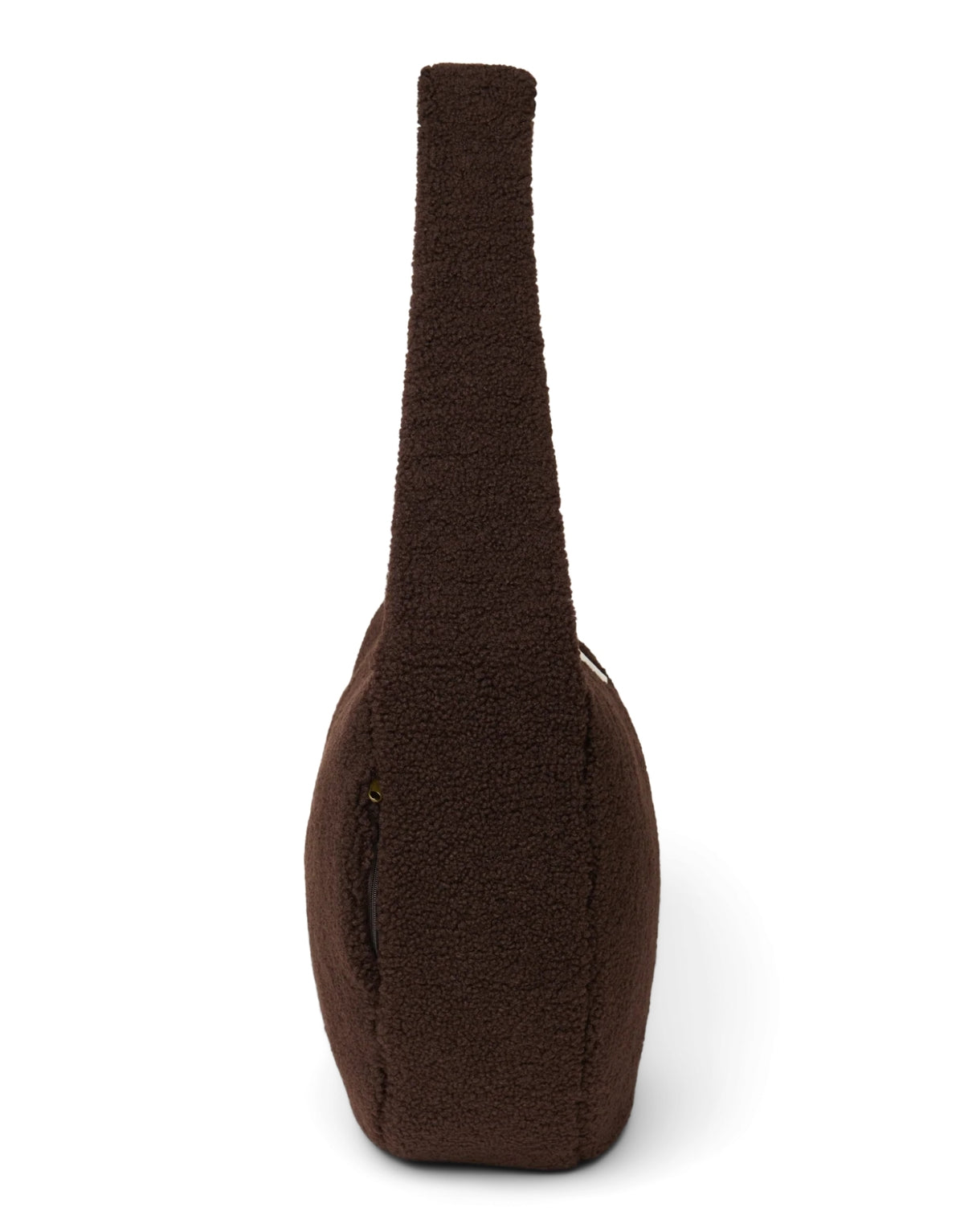 Schokoladenbraune Cross Body Umhängetasche Chocolate Teddy von Studio Noos aus weichem Teddy-Material mit Seitentaschen und Platz für einen 13-Zoll-Laptop.