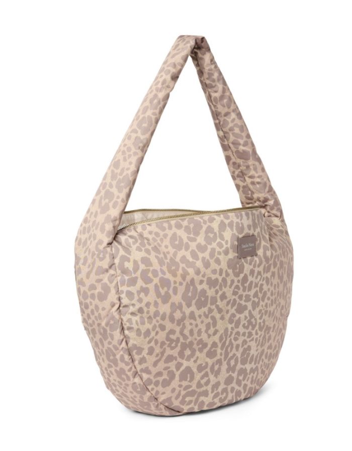 Crossbody Umhängetasche von Studio Noss in hellem Beige Leo Muster