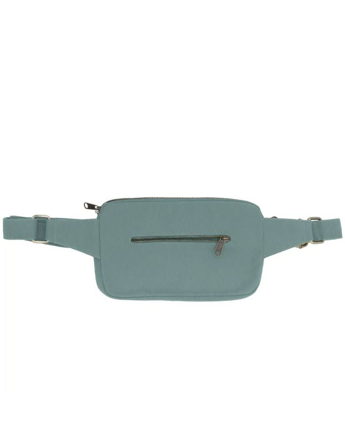 Fanny Pack Harry von Hindbag in Salbei, aus GOTS-zertifizierter Bio-Baumwolle, rechteckig mit zwei Reißverschlusstaschen und verstellbarem Gurt.