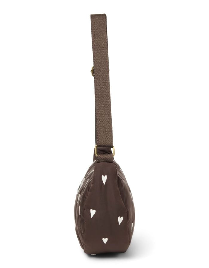 Studio Noos Fanny Pack Puffy Hearts Brown – leichte Bauchtasche mit Herzchenmuster und verstellbarem Gurt.