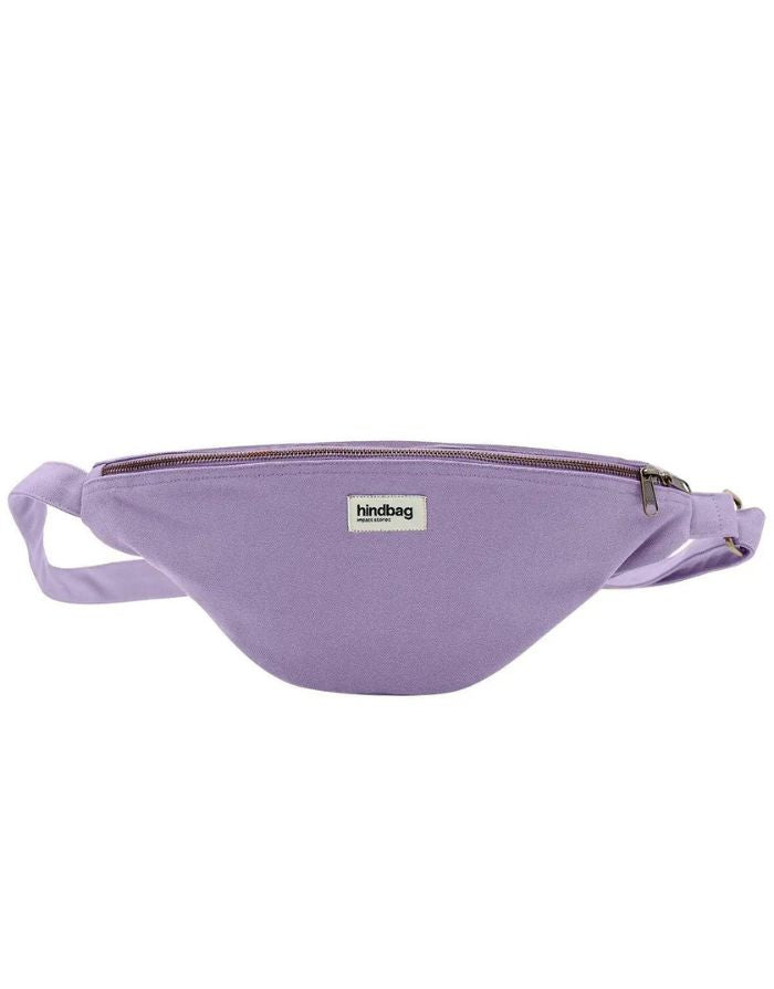 Große Fanny Pack Sasha L von Hindbag in Flieder aus GOTS-zertifizierter Bio-Baumwolle mit Außen- und Innentasche und verstellbarem Schultergurt.