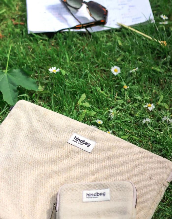 Geldbeutel Lili von Hindbag in Beige aus GOTS-zertifizierter, robuster Bio-Baumwolle und Jute, kleines Portemonnaie mit Reißverschluss für Karten, Ausweis oder Schmuck.