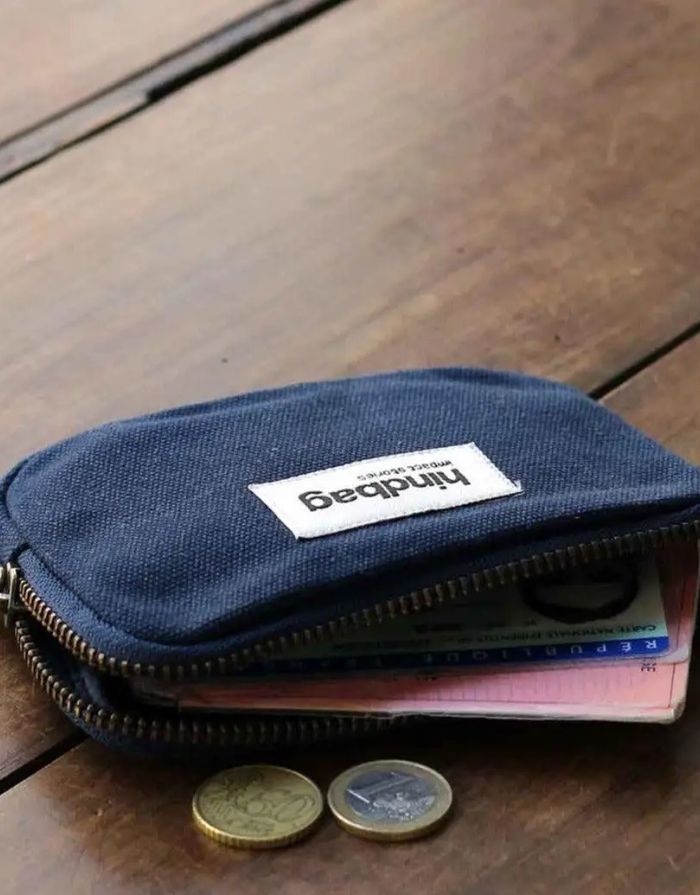 Geldbeutel Lili von Hindbag in Navy aus GOTS-zertifizierter, robuster Bio-Baumwolle, kleines Portemonnaie mit Reißverschluss für Karten, Ausweis oder Schmuck.