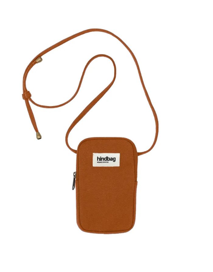 Handy-Umhängetasche Bill von Hindbag in der Farbe Siena aus GOTS-zertifizierter Bio-Baumwolle, mit verstellbarem Gurt, stoßfester Polsterung und Kartenfach hinten.