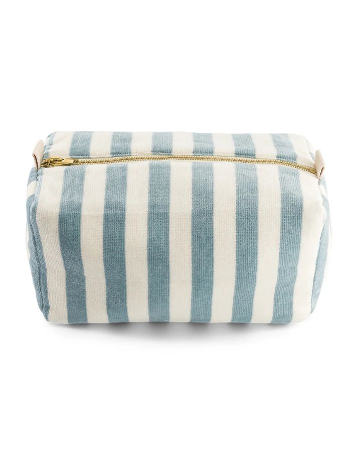 Kulturtasche aus Frottee mit hellblauen Streifen von Rose in April