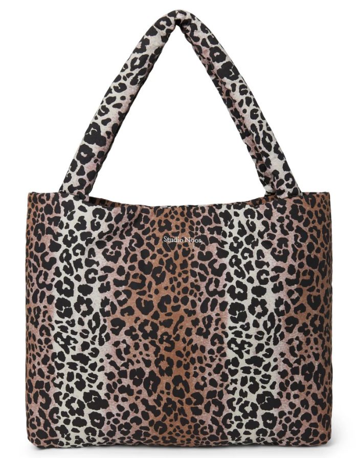 Studio Noos Mom Bag Soft Cotton Leopard – große Alltagstasche aus 100 % Baumwolle, geräumige Schultertasche und Wickeltasche im Leopardenmuster, Maße 58x42 cm.