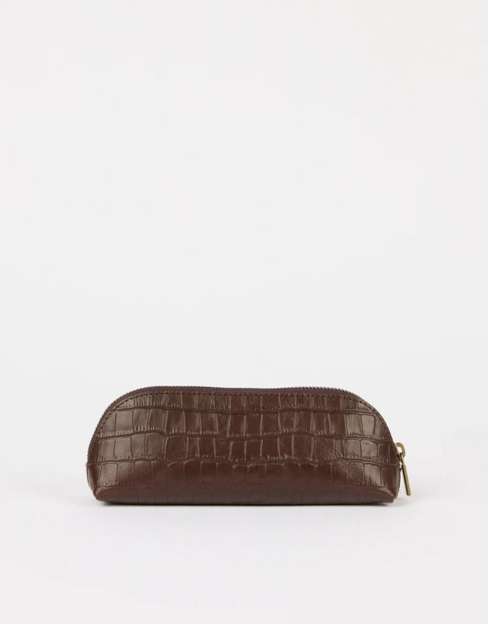 O MY BAG Pencil Case Croco Large Chocolate – großes Etui aus Croco-Leder mit Reißverschluss.