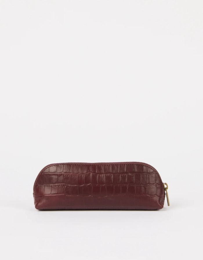 O MY BAG Pencil Case Croco Large Dark Cherry – geräumiges Etui aus Croco-Leder mit Reißverschluss.