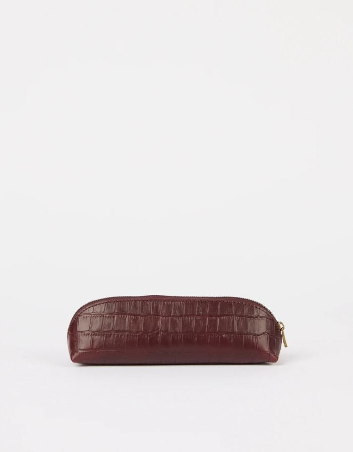 O MY BAG Pencil Case Croco Small Dark Cherry – kompaktes Etui aus Croco-Leder mit Reißverschluss.