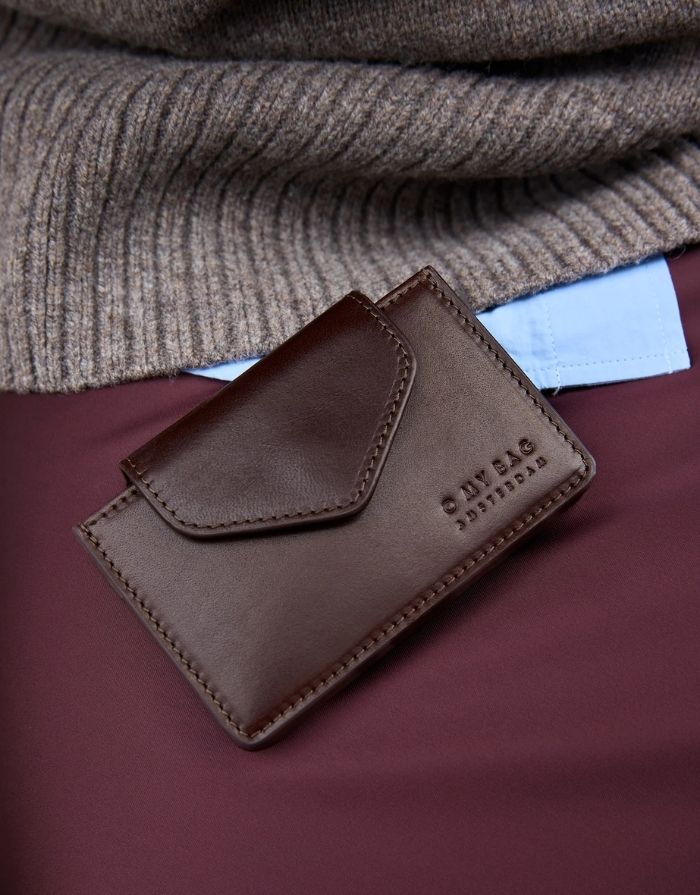 : O MY BAG Harmonica Wallet Classic Leather Chocolate – kompaktes Portemonnaie mit Akkordeon-Fächern und Münzfach.