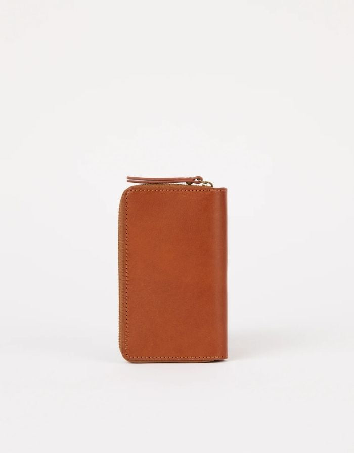 O MY BAG Jett Wallet Classic Leather Cognac – elegantes Portemonnaie mit Kartenfächern, Münzfach und Druckknopf.