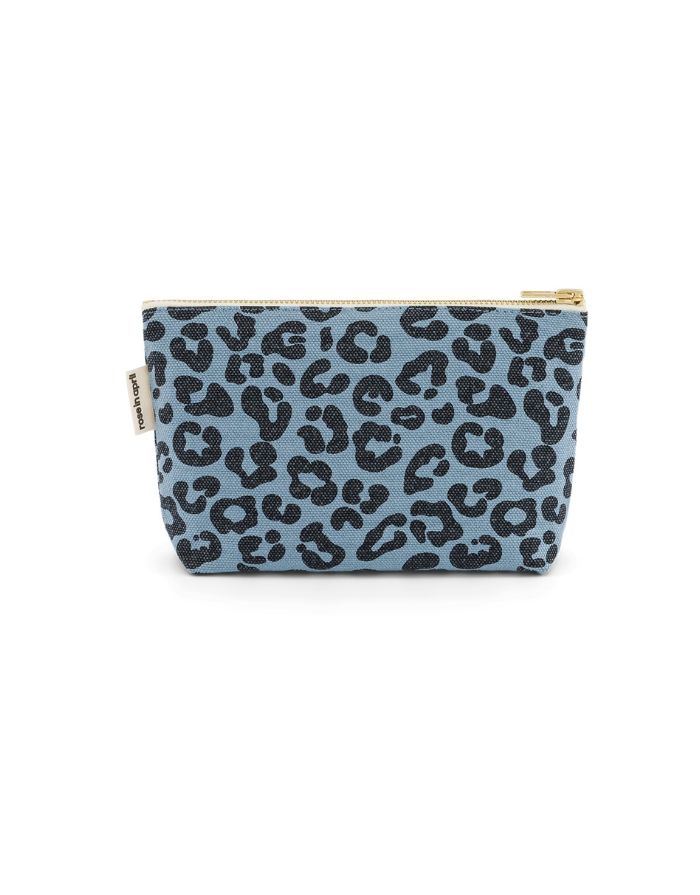 Kosmetiktasche Sofia von Rose in April als Freisteller in Blau mit Leo Muster