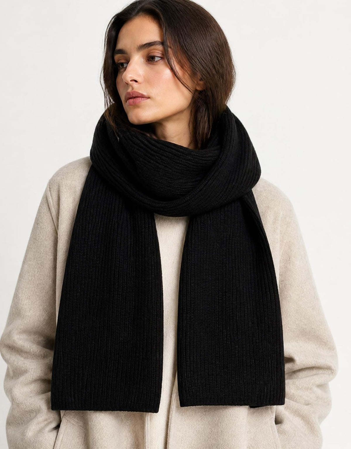 MSCH Copenhagen Schal Galine Rachelle in Black – weicher Rippstrickschal in tiefem Schwarz, stilvoll und warm für die Winterzeit.