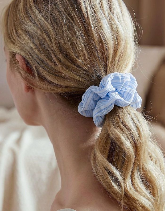  Pastellfarbenes elastisches Scrunchie in Hellblau
