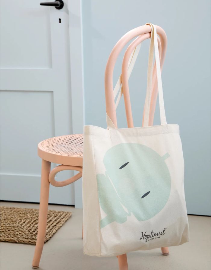 Hoptimist® Shopper Blue – blaue Baumwolltasche mit fröhlichem Design und langen Henkeln.
