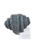 Mini Sophie Scarf Beige – kleiner, weicher Schal aus Kaschmir, Merinowolle, Viskose und recyceltem Polyamid, hergestellt in Italien, vielseitig tragbar und warm.