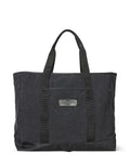 Mads Nørgaard Shopper Boutique Washed Adonis in Washed Black mit schwarzen Logo-Detail.