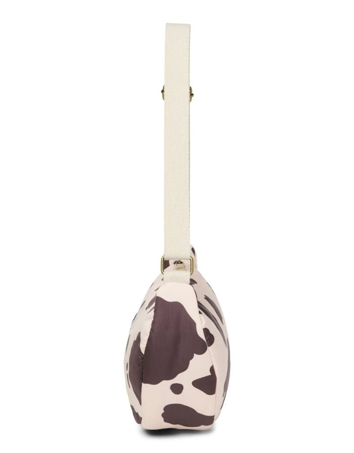 Fanny Pack Puffy Holy Cow von Studio Noos in Braun, kompakt und geräumig, aus Polyester, ideal zum Tragen an der Taille oder crossbody für Alltag und Reisen