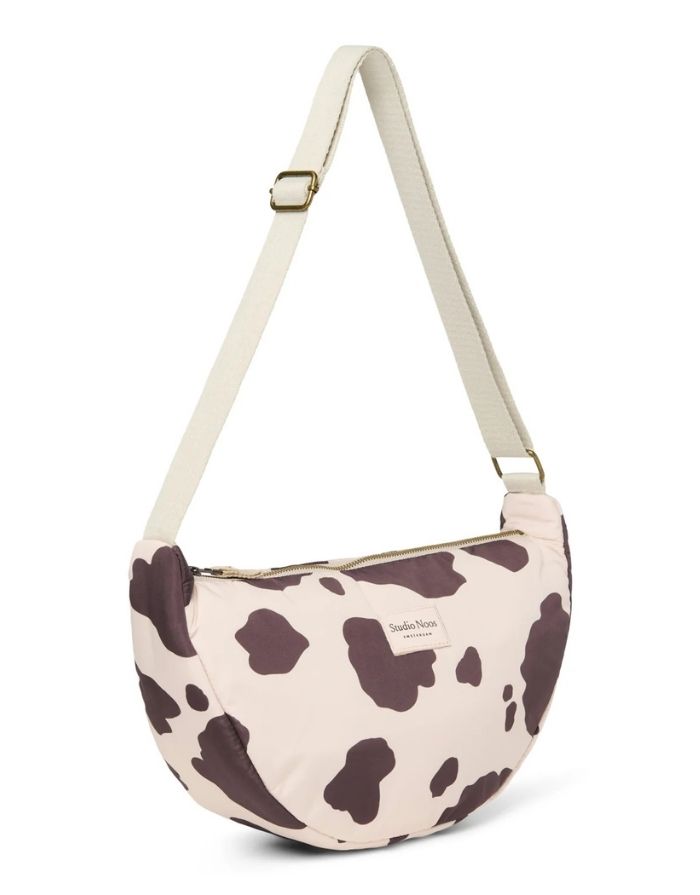 Fanny Pack Puffy Holy Cow von Studio Noos in Braun, kompakt und geräumig, aus Polyester, ideal zum Tragen an der Taille oder crossbody für Alltag und Reisen