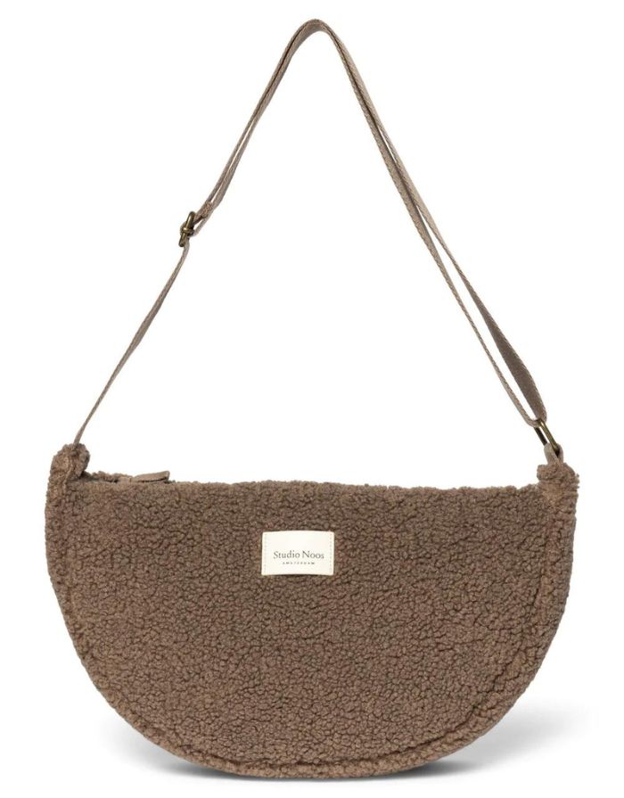 Bauchtasche aus Teddy Stoff in Braun von Studio Noos