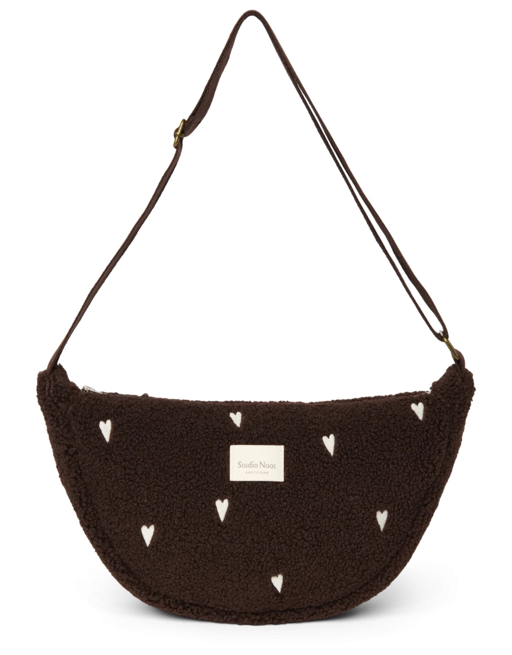 Schokoladenbraunes Fanny Pack Chocolate Teddy Hearts von Studio Noos aus weichem Teddy-Material mit gestickten Herzen und verstellbarem Riemen.