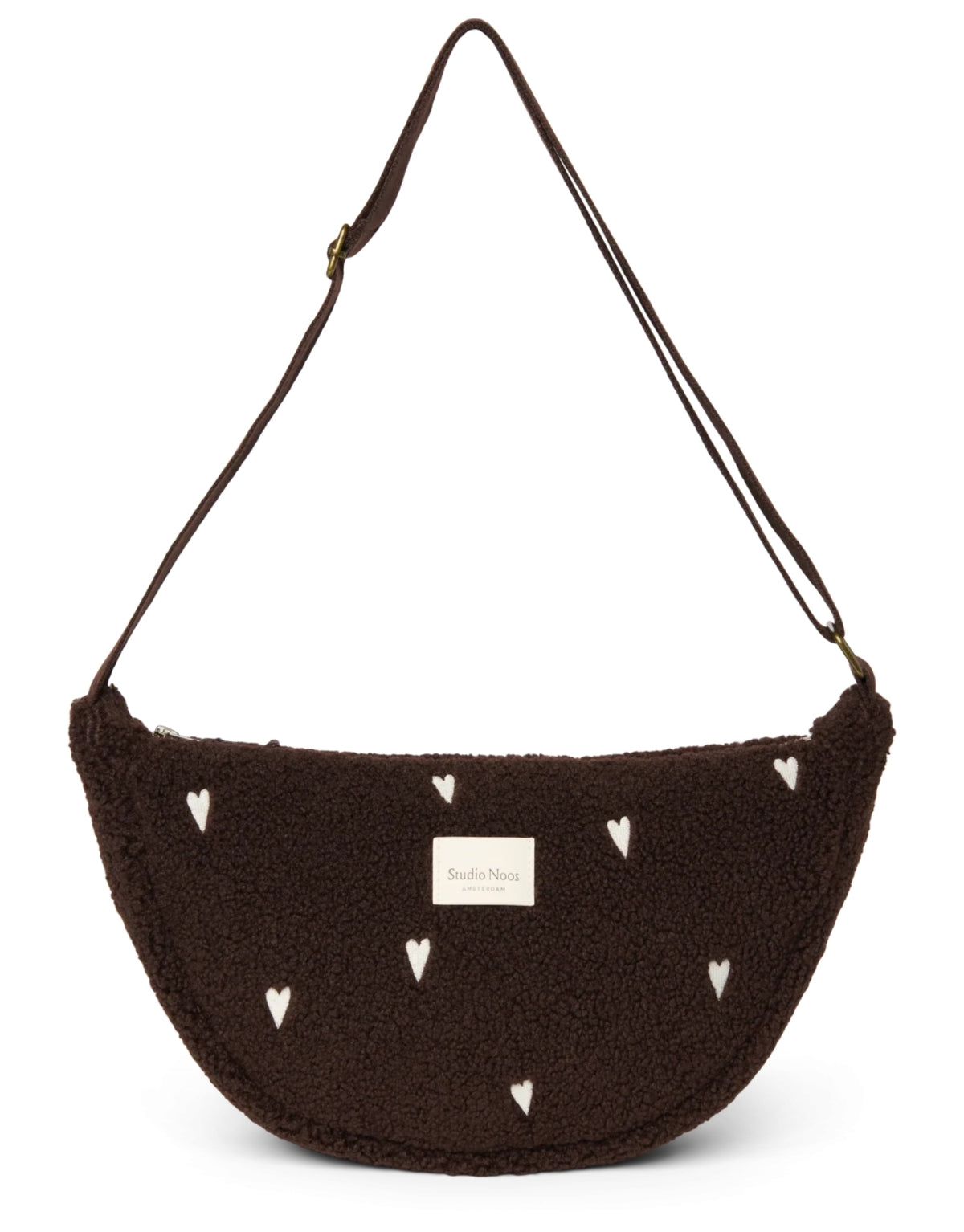 Schokoladenbraunes Fanny Pack Chocolate Teddy Hearts von Studio Noos aus weichem Teddy-Material mit gestickten Herzen und verstellbarem Riemen.