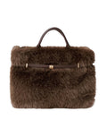 Braune Faux Fur Belted Tasche von Gina Tricot aus flauschigem Kunstfell mit Kunstleder-Details und goldfarbenen Metall-Akzenten als Freisteller