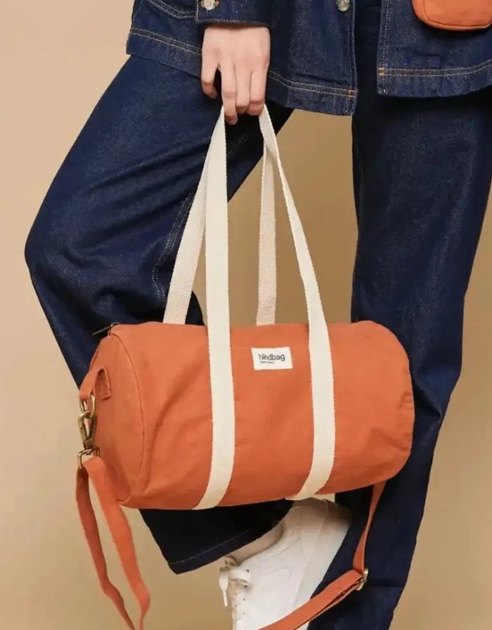Hindbag Tasche Simon Mini in Siena, kleine Polochon-Tasche aus GOTS-zertifizierter Bio-Baumwolle, mit Reißverschluss und Innentasche, Schulterriemen.
