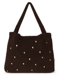 Schokoladenbraune Mom Bag Chocolate Teddy Hearts von Studio Noos aus weichem Teddy-Material mit gestickten Herzen und langen Tragehenkeln.