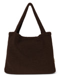 Schokoladenbraune Mom Bag Chocolate Teddy von Studio Noos aus weichem Teddy-Material mit langen Tragehenkeln.
