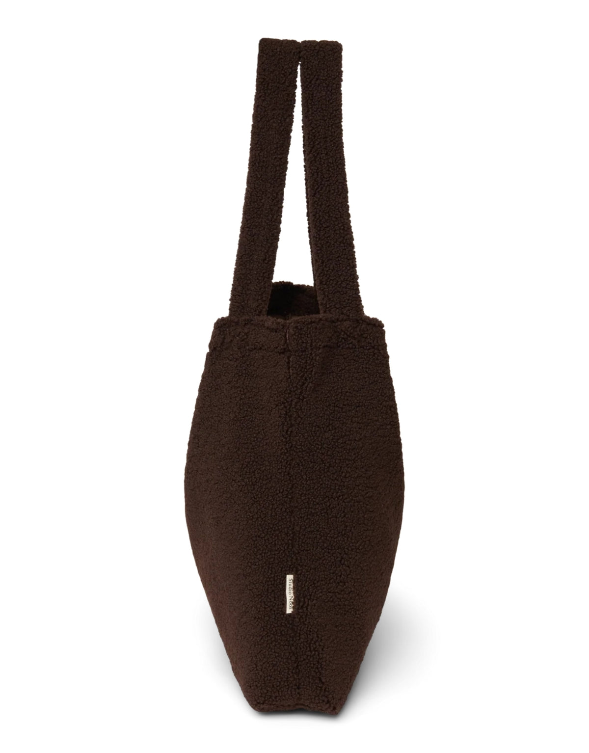 Schokoladenbraune Mom Bag Chocolate Teddy von Studio Noos aus weichem Teddy-Material mit langen Tragehenkeln.