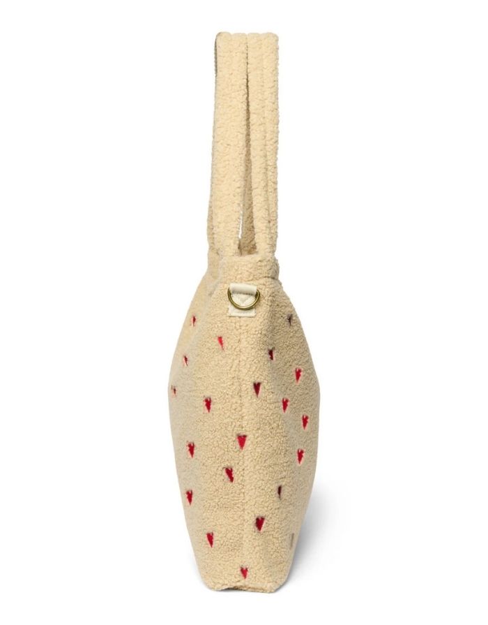 Studio Noos Wickeltasche Teddy Ecru Hearts – beige Teddy-Tasche mit gestickten Herzen und praktischen Fächern.