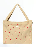 Studio Noos Wickeltasche Teddy Ecru Hearts – beige Teddy-Tasche mit gestickten Herzen und praktischen Fächern.