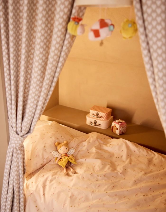 Jollein Aktivitäten Würfel Kangaroots mit Spiegel, Tiermotiven und verschiedenen Spielelementen für Babys.