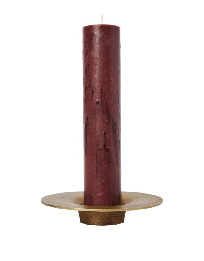 Ferm Living Soothe Kerzenhalter Brass – runder Blockkerzenhalter Ø 16 cm aus recyceltem Aluminium in Messingoptik.