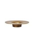  Ferm Living Soothe Kerzenhalter Brass – runder Blockkerzenhalter Ø 16 cm aus recyceltem Aluminium in Messingoptik.