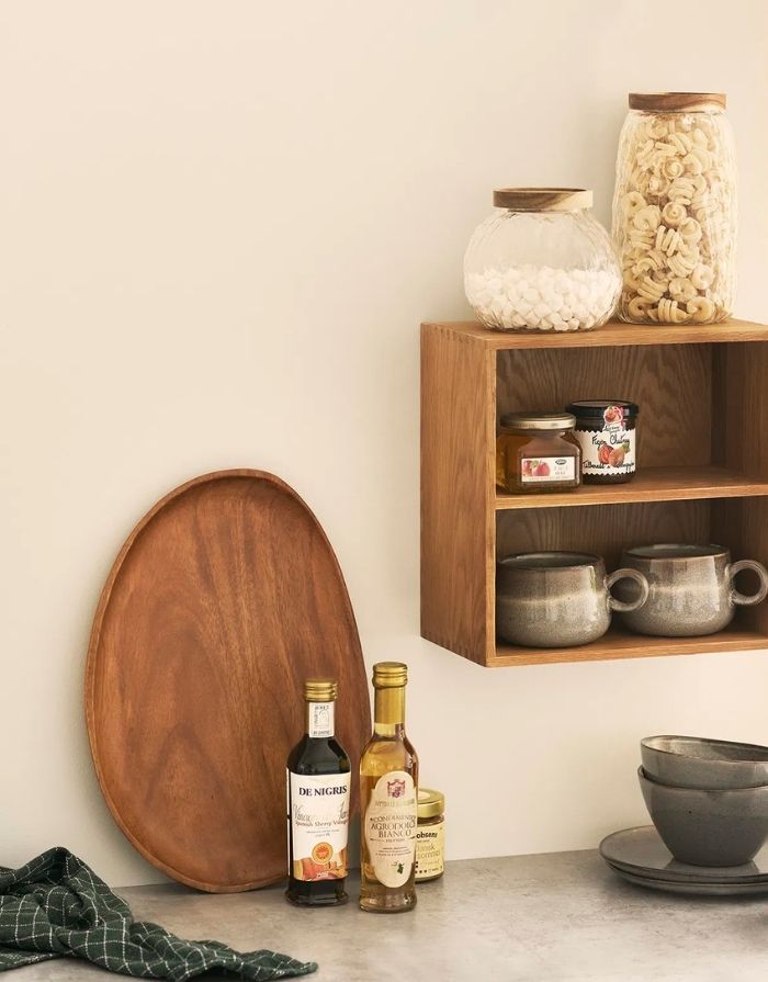 House Nordic Tablett aus Akazienholz, organische Form, 28 x 39 x 2,5 cm.