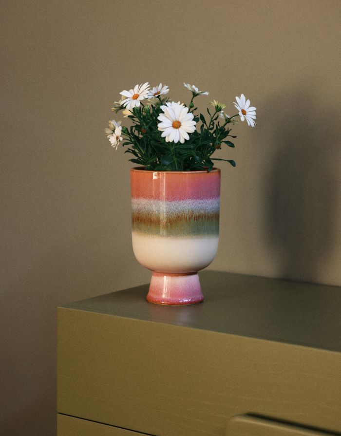 Mehrfarbiger Übertopf Retro Rosefield von HKliving aus Steinzeug mit rosa, weißen und grünen Akzenten, 13×13×19,5 cm – handgefertigt mit reaktiver Glasur.